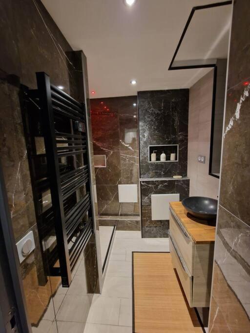 Apt Moderne En Plein Centre-Ville Saint-Claude Zewnętrze zdjęcie